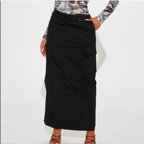 Fashion Nova Out And About Maxi Skirt Cargo Pockets Size Small NWT - Picture 1 of 8
